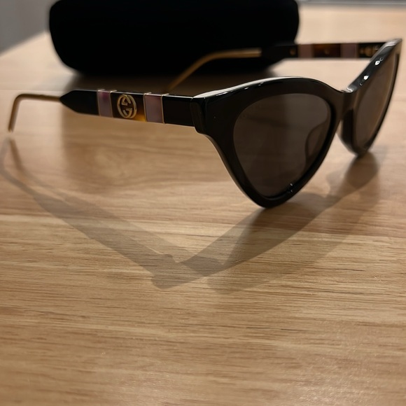 GUCCI CAT EYE ACETATE SUNGLASSES - Picture 6 of 6